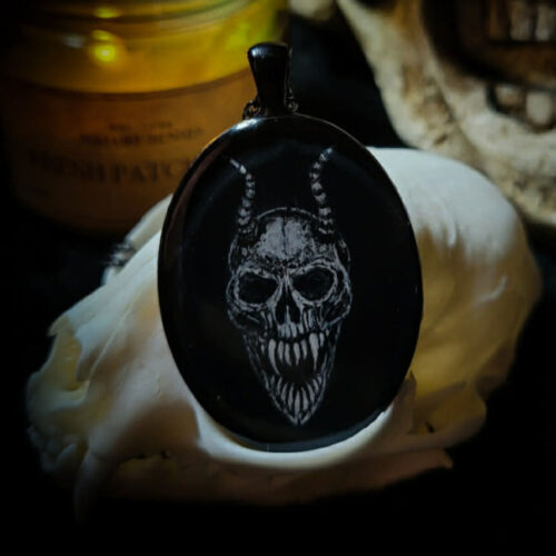 09e69c85-3c59-4d30-8cf0-cbe6d0ad70bb.jpg Horned Skull | Necklaces