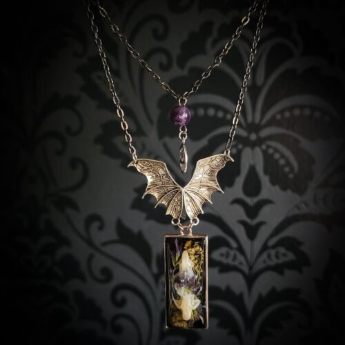 fb48ea1b-4f3f-48e5-b3ee-ac841f2e97d1.jpg Winged delight | Necklaces