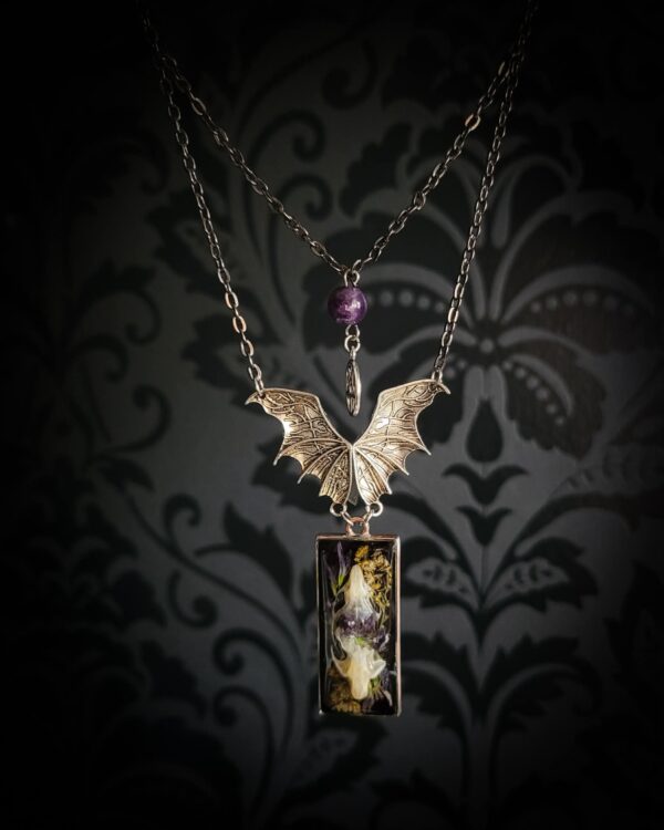 Winged delight | Necklaces